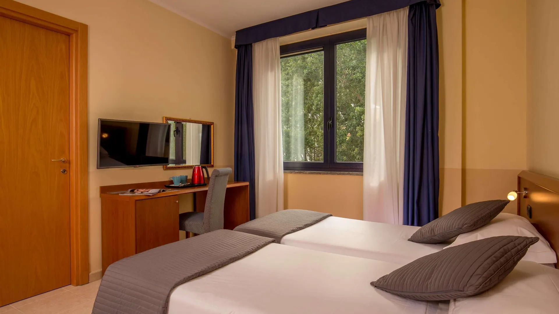 Best Western Blu Hotel Roma 4*, רומא